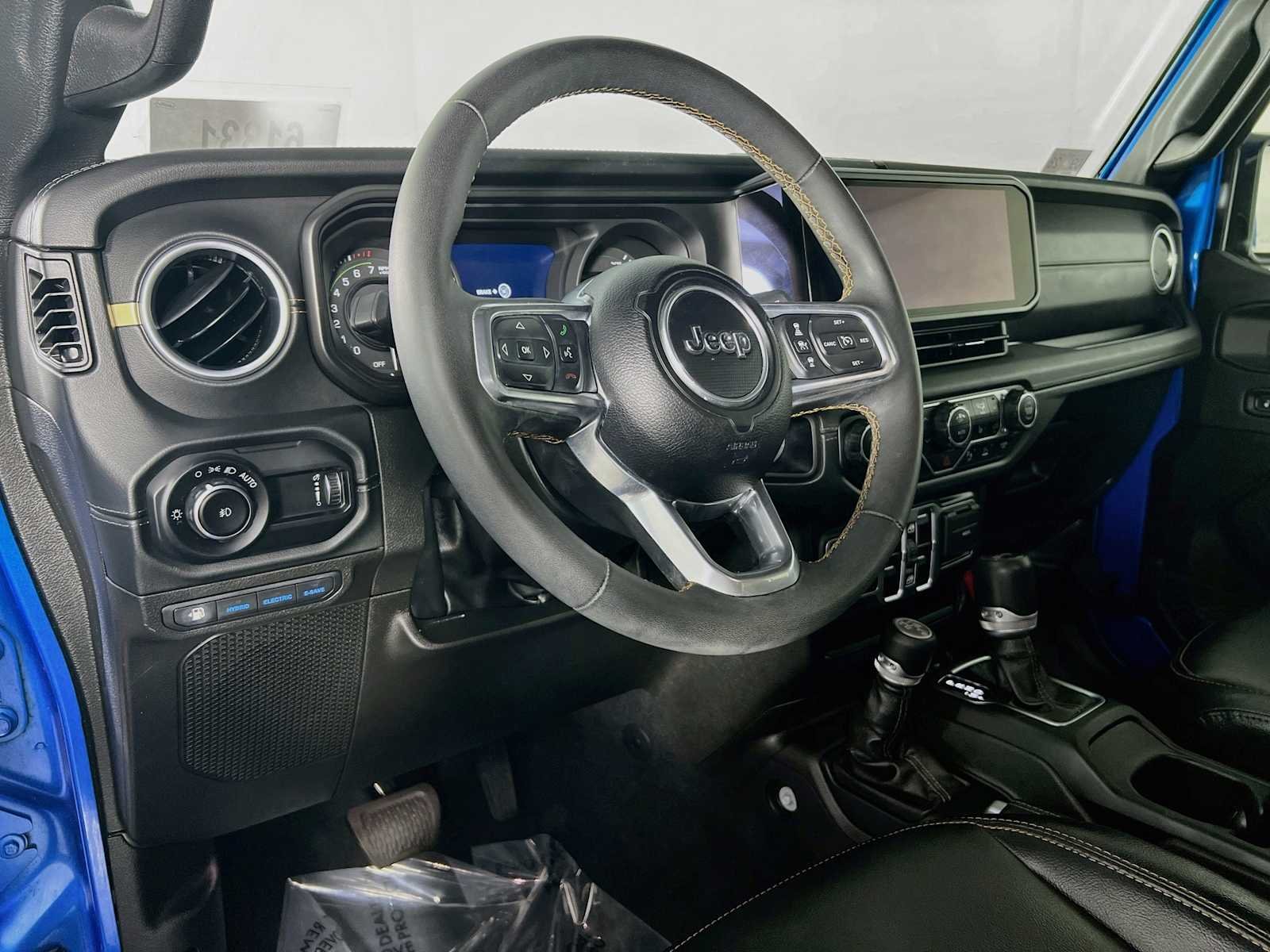 Used 2024 Hydro Blue Pearlcoat Jeep Sahara image 9