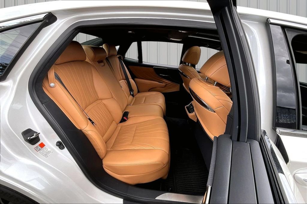 Used 2023 White Lexus 500 Base image 25