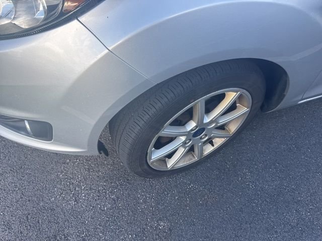 Used 2015 Gray Ford SE image 2