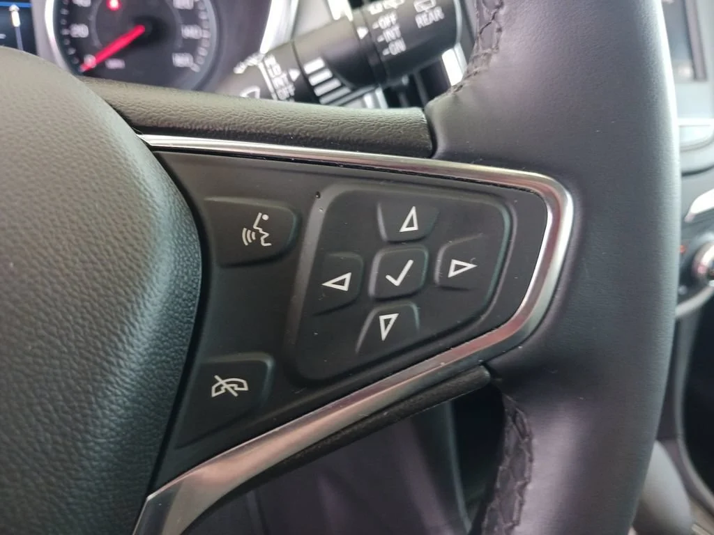 Used 2024 Summit White Chevrolet LT image 32