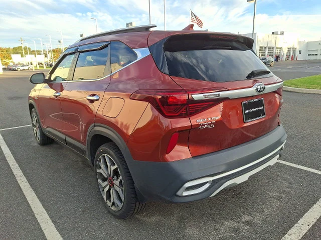 Certified Used 2021 Orange Kia SX image 4