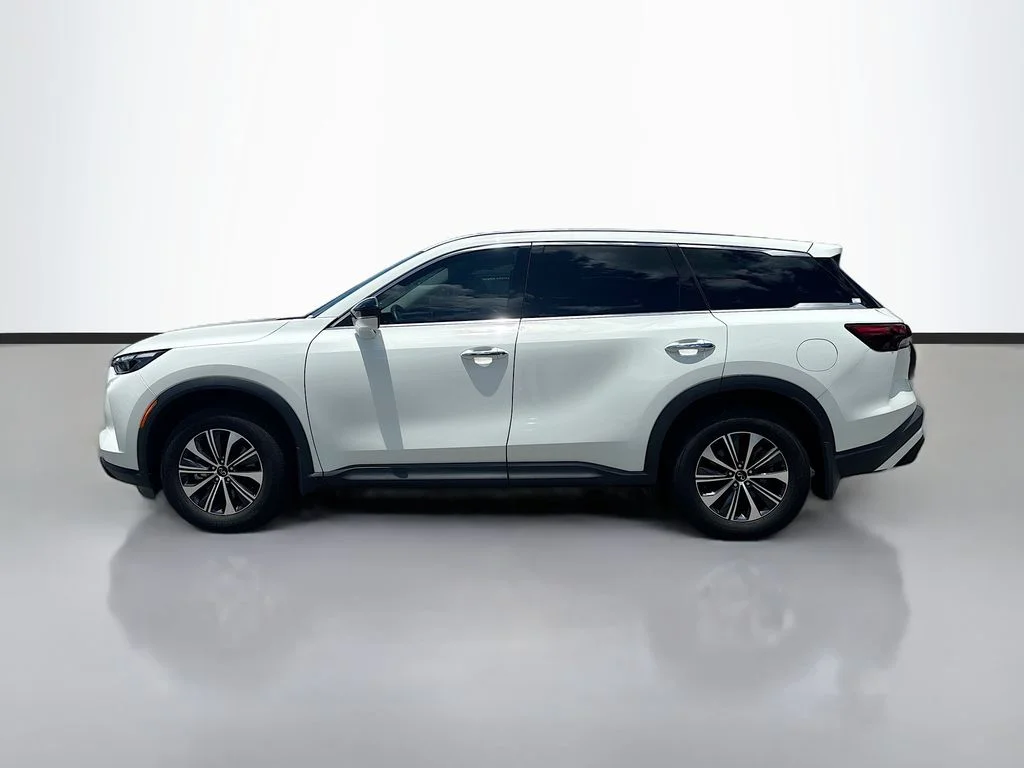 Used 2024 White INFINITI PURE image 6