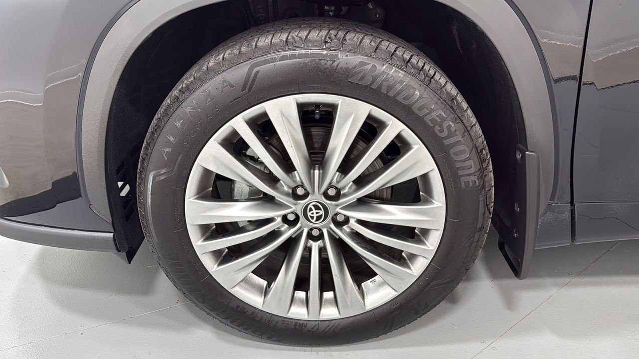 2026 Toyota Highlander Platinum - Photo 25