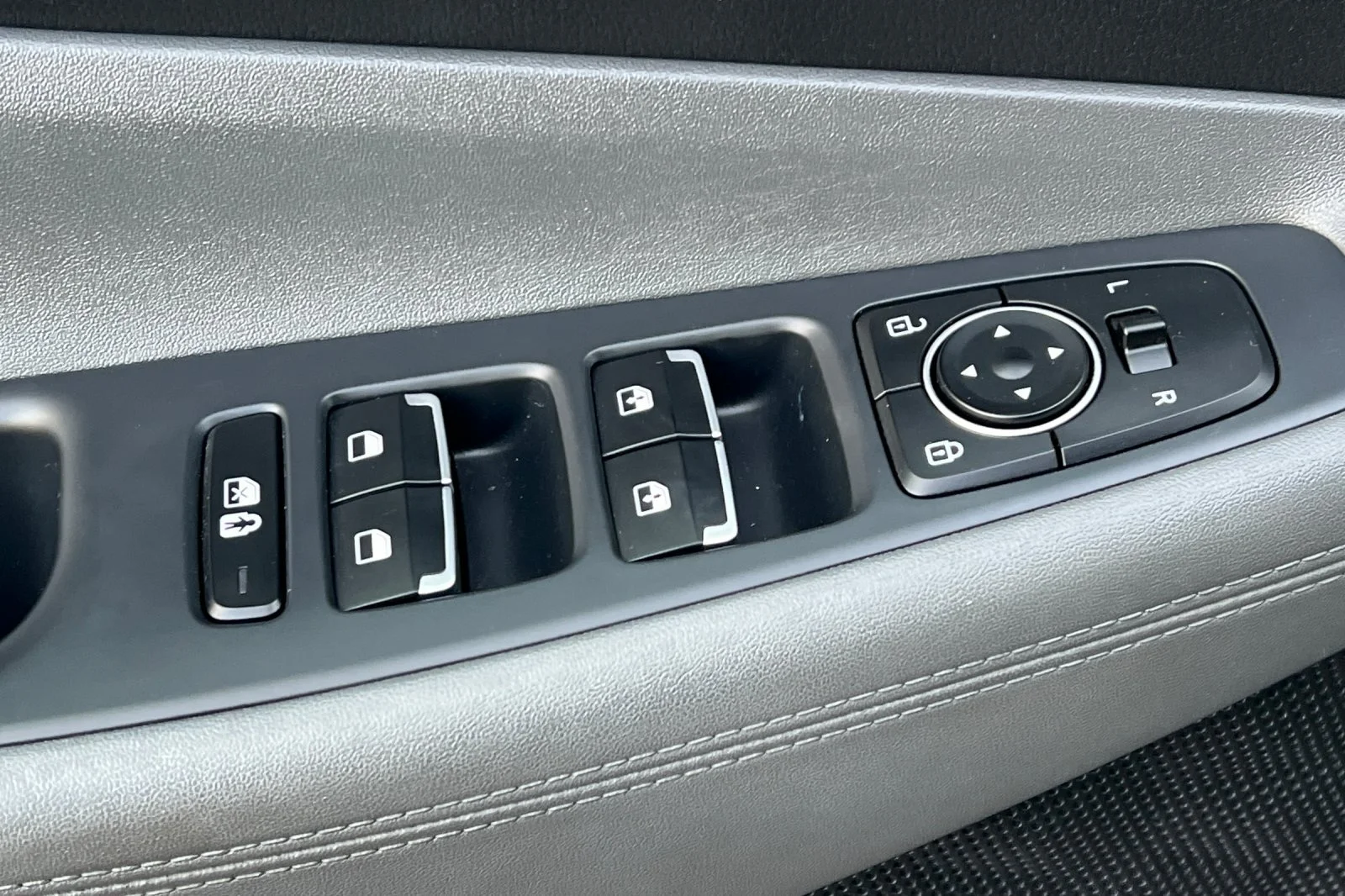 Used 2022 Portofino Gray Hyundai SEL image 11