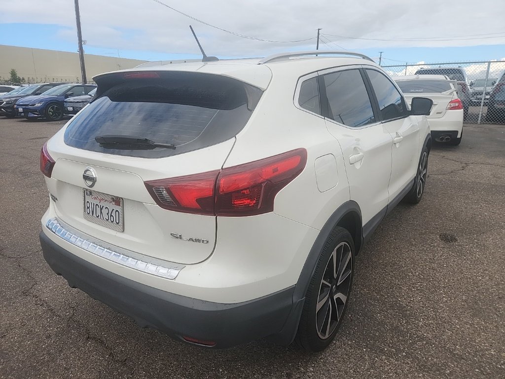 Used 2017 Pearl White Nissan SL image 12