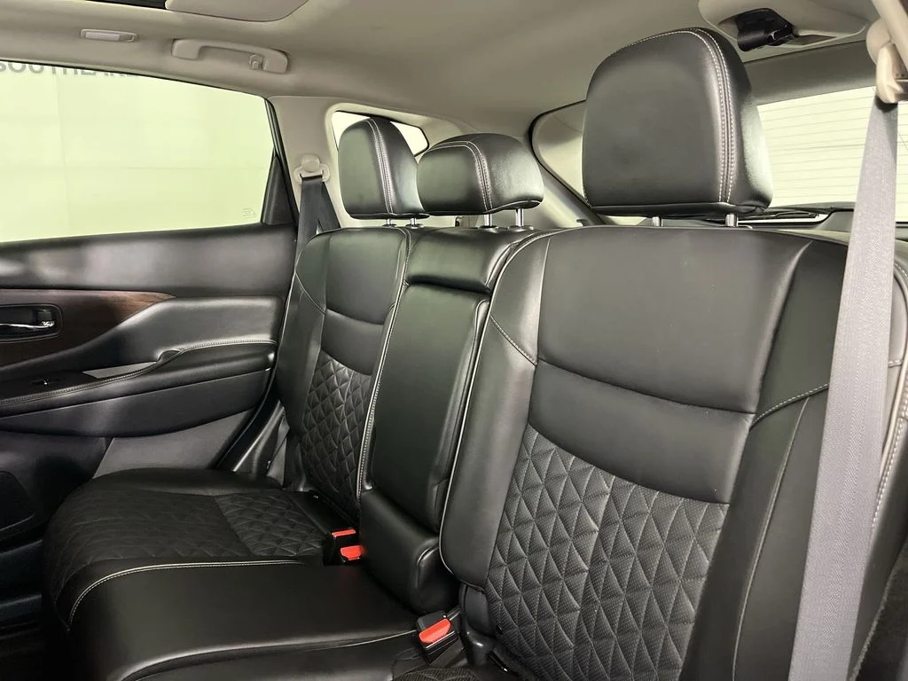 Used 2019 Silver Nissan Platinum image 23