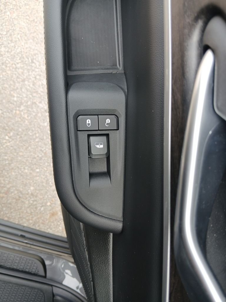 New 2026 Baltic Gray Metallic Clear-Coat Exterior Paint Jeep Laredo image 33