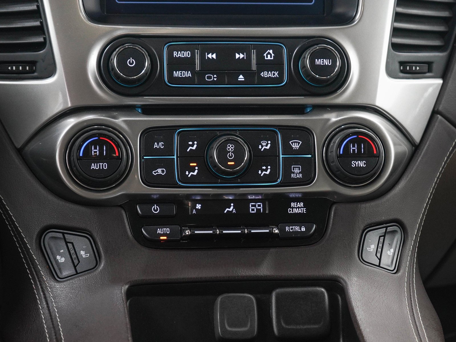 Used 2020 SUMMIT WHITE Chevrolet LT image 21