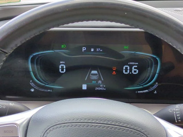 Certified Used 2025 White Kia S image 27