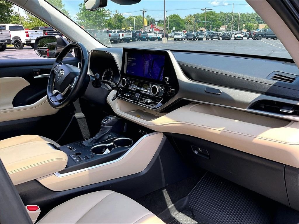 Used 2024 Gray Toyota XLE image 22