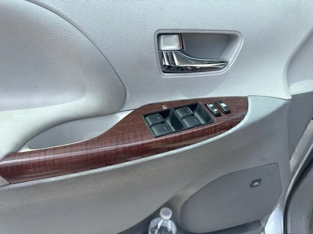 Used 2013 Silver Toyota XLE image 5
