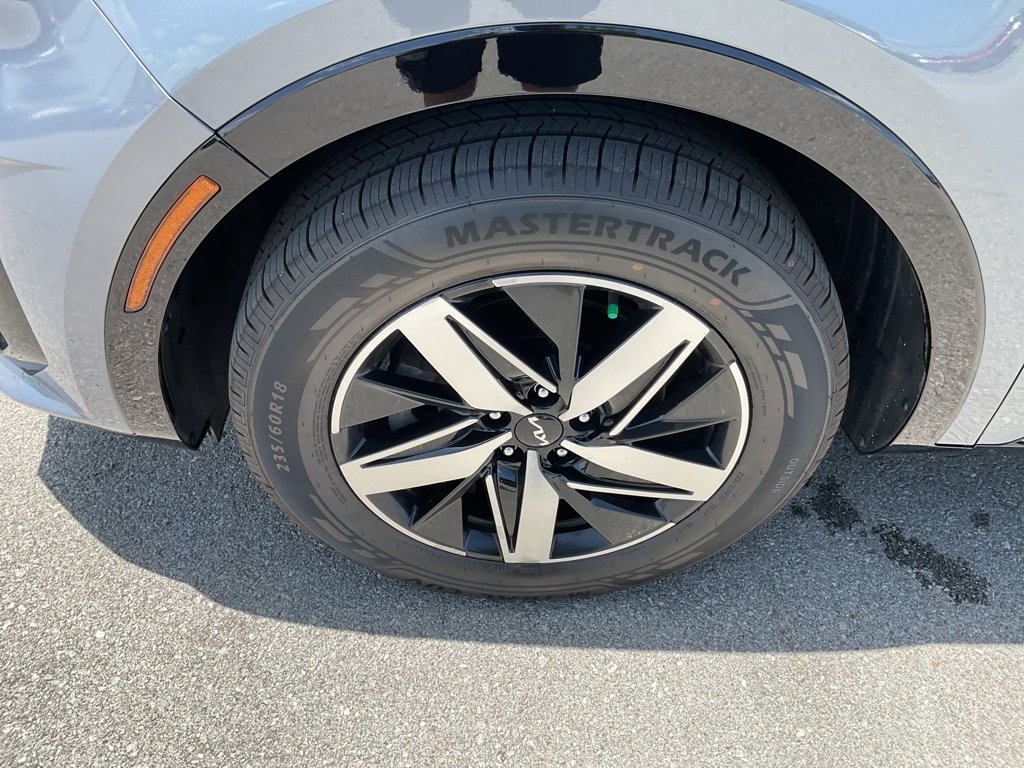 Certified Used 2022 Everlasting Silver Kia S image 5