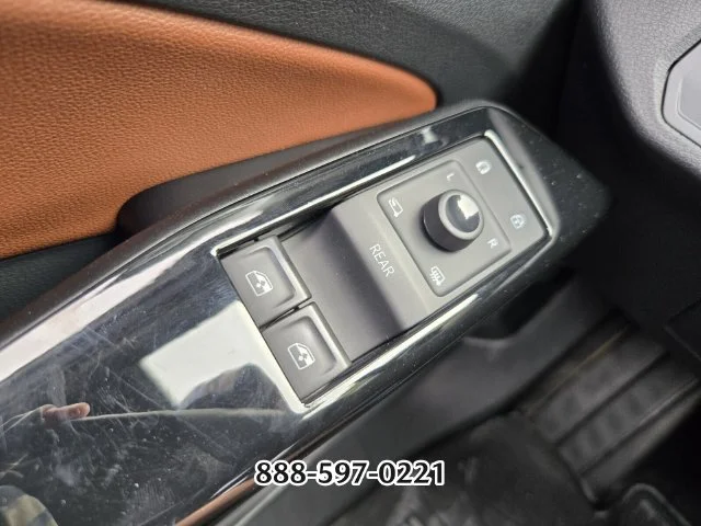 Used 2021  Volkswagen Pro S image 31