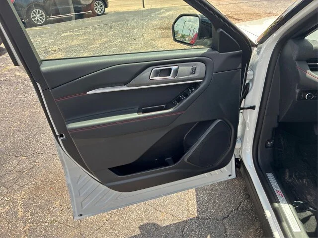 New 2026 Star White Metallic Tri-Coat Ford ST-Line image 19