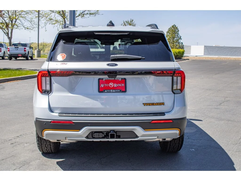 New 2026 SPACE WHITE METALLIC Ford Tremor image 7