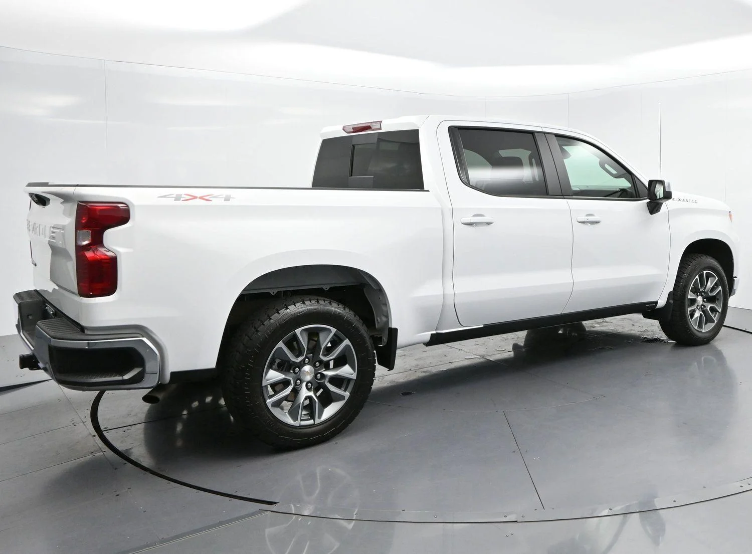 Used 2025 Summit White Chevrolet LT image 7