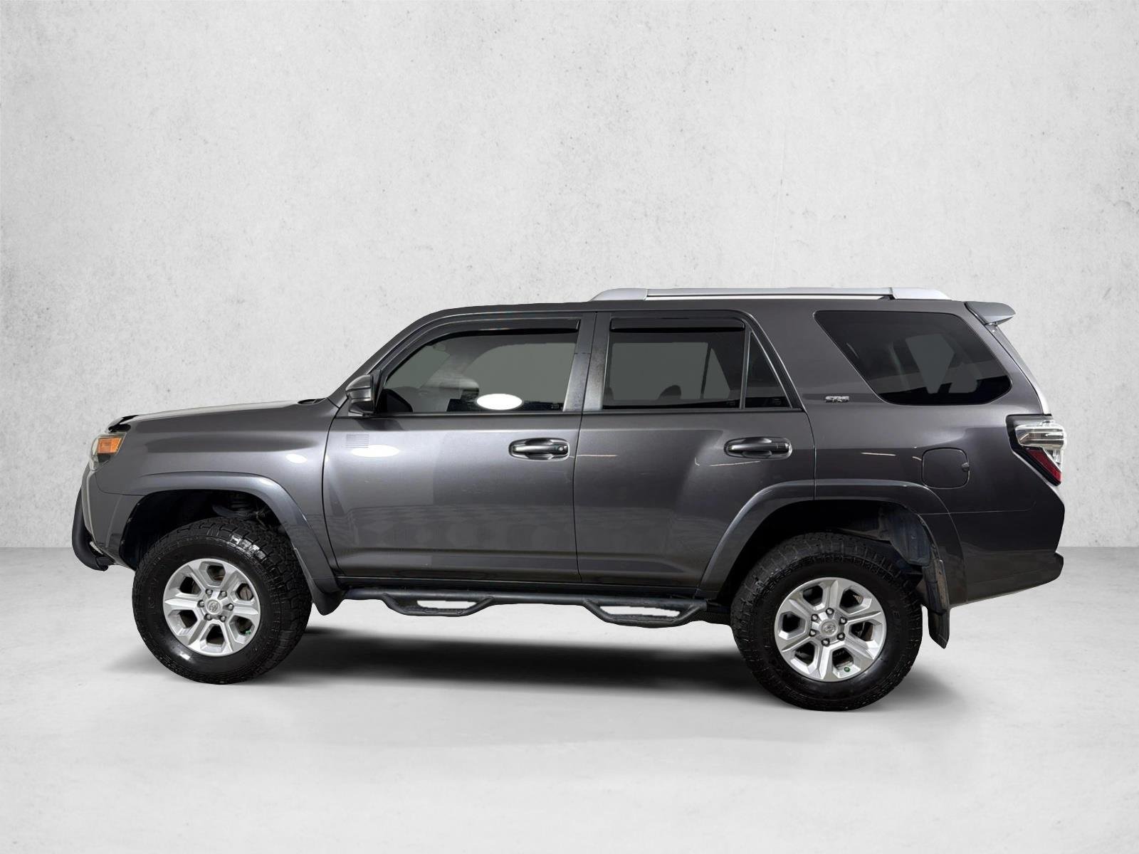 Used 2018 Magnetic Gray Metallic Toyota SR5 image 6
