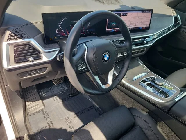 Used 2025 White BMW xDrive40i image 17