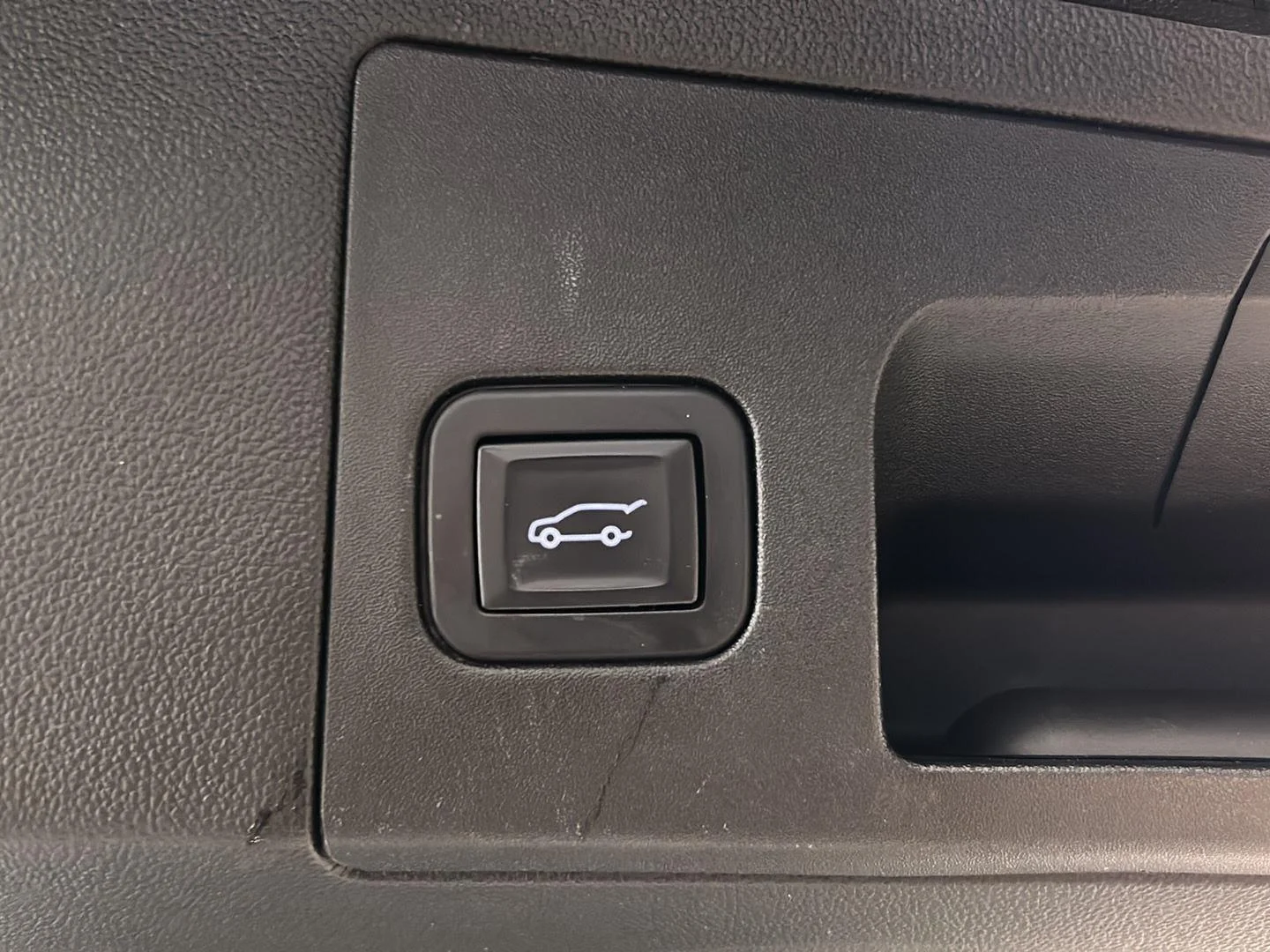 Used 2019 Black Metallic Cadillac Luxury image 9