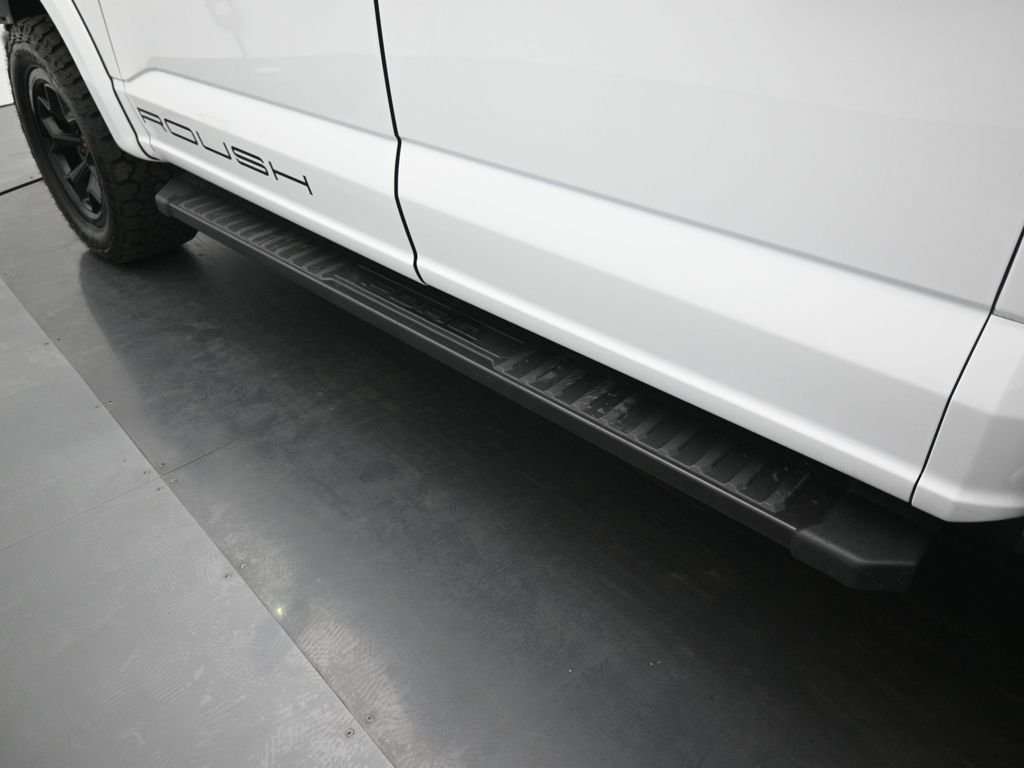 New 2025 Oxford White Ford XLT image 26