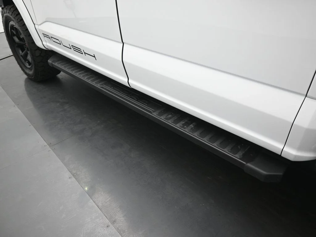 New 2025 Oxford White Ford XLT image 26