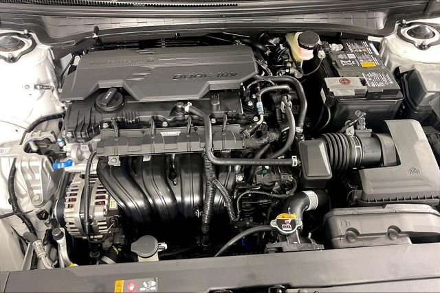 New 2026 Snow White Pearl Kia LXS image 2