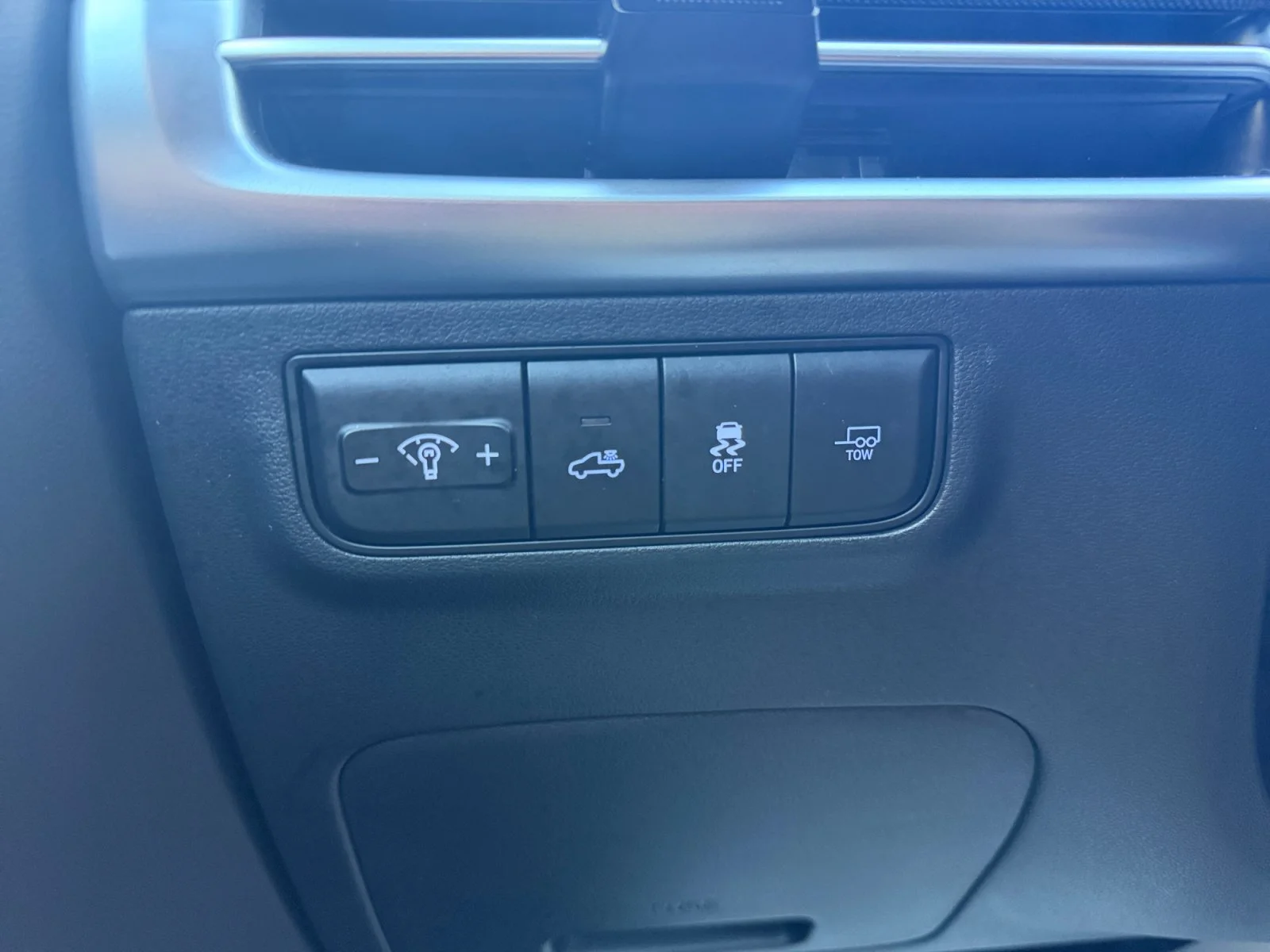 Used 2025 Atlas White Hyundai Limited image 17