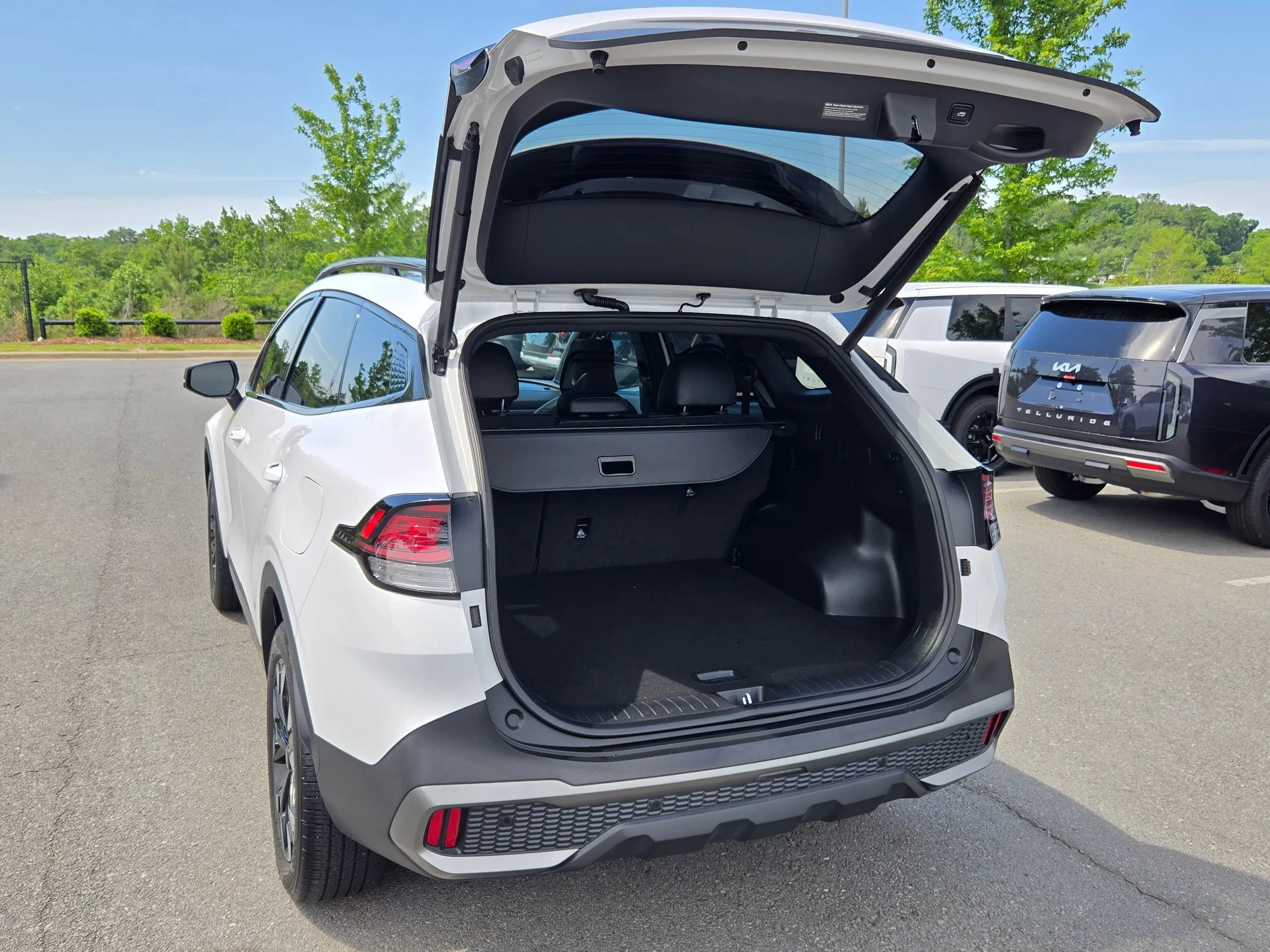 Used 2024 Glacial White Pearl Kia X-Line image 18