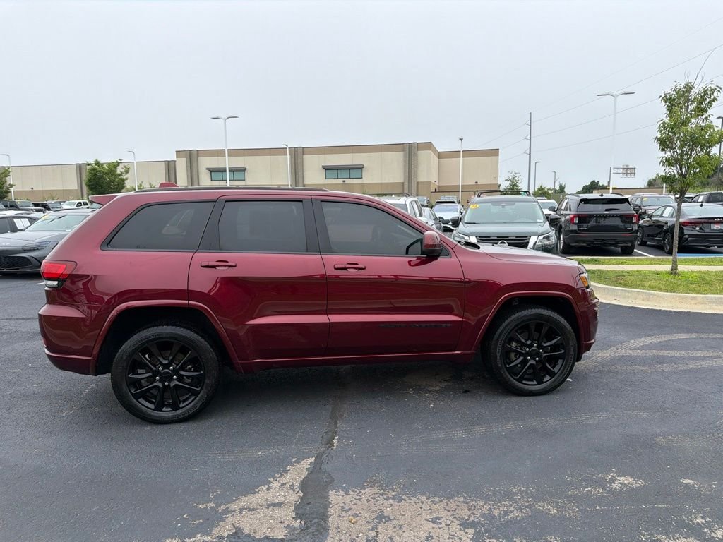 Used 2020 Red Jeep Altitude image 8