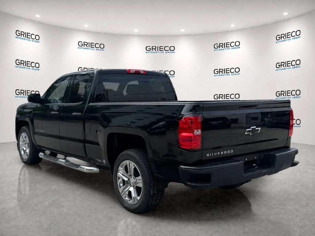 Used 2018 Black Chevrolet Custom image 5