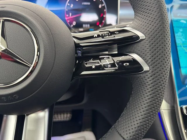 New 2027 White Mercedes-Benz GLC 300 image 25