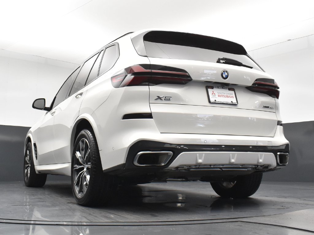 Used 2024 White BMW xDrive40i image 22