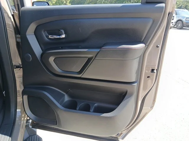 Used 2021  Nissan PRO-4X image 27