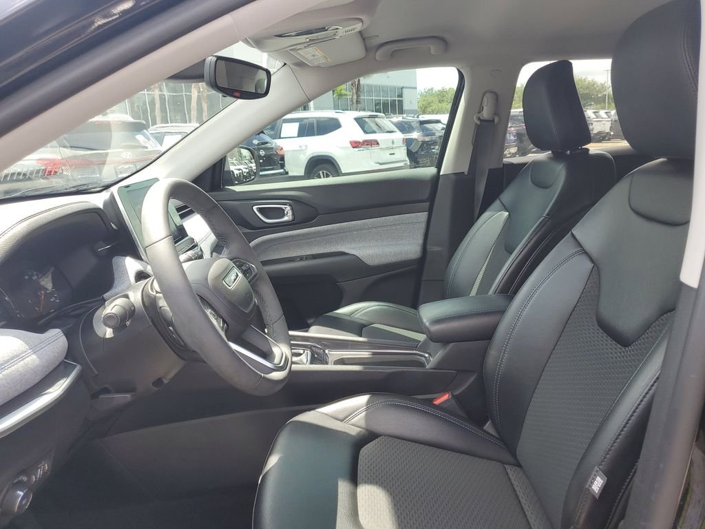 Used 2022 Black Jeep Latitude image 12
