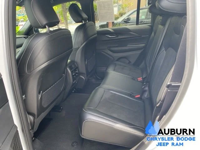 Used 2025 White Jeep Altitude image 25