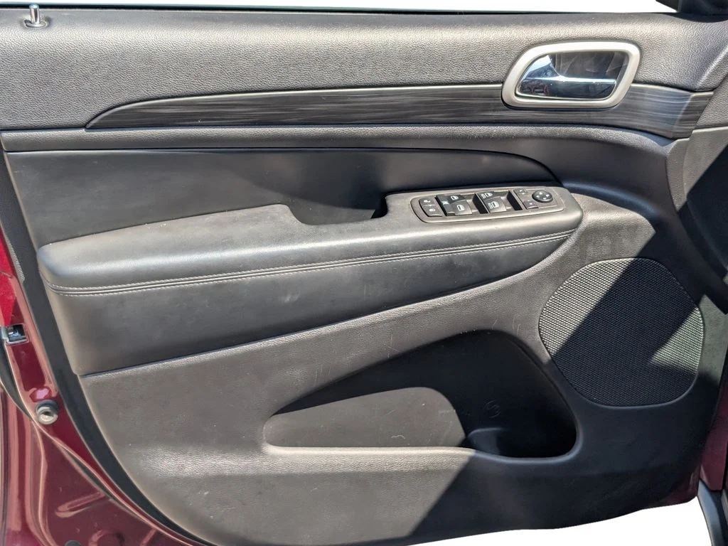 Used 2021 Red Jeep Laredo E image 13