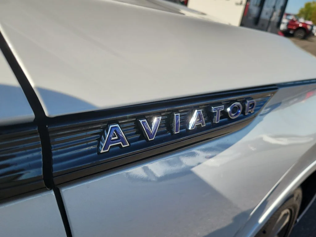 Used 2023 White Lincoln Grand Touring image 16