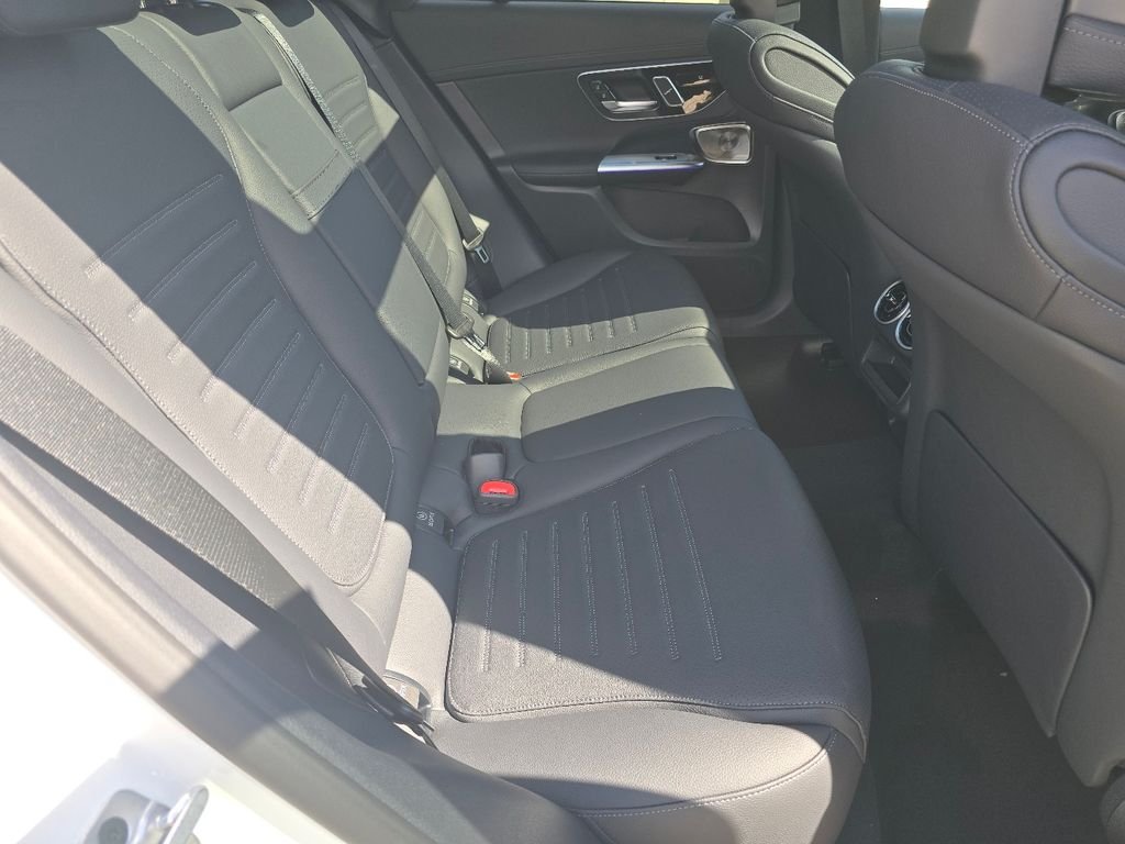 New 2026 MANUFAKTUR Moonlight White Metallic Mercedes-Benz GLC 300 image 21