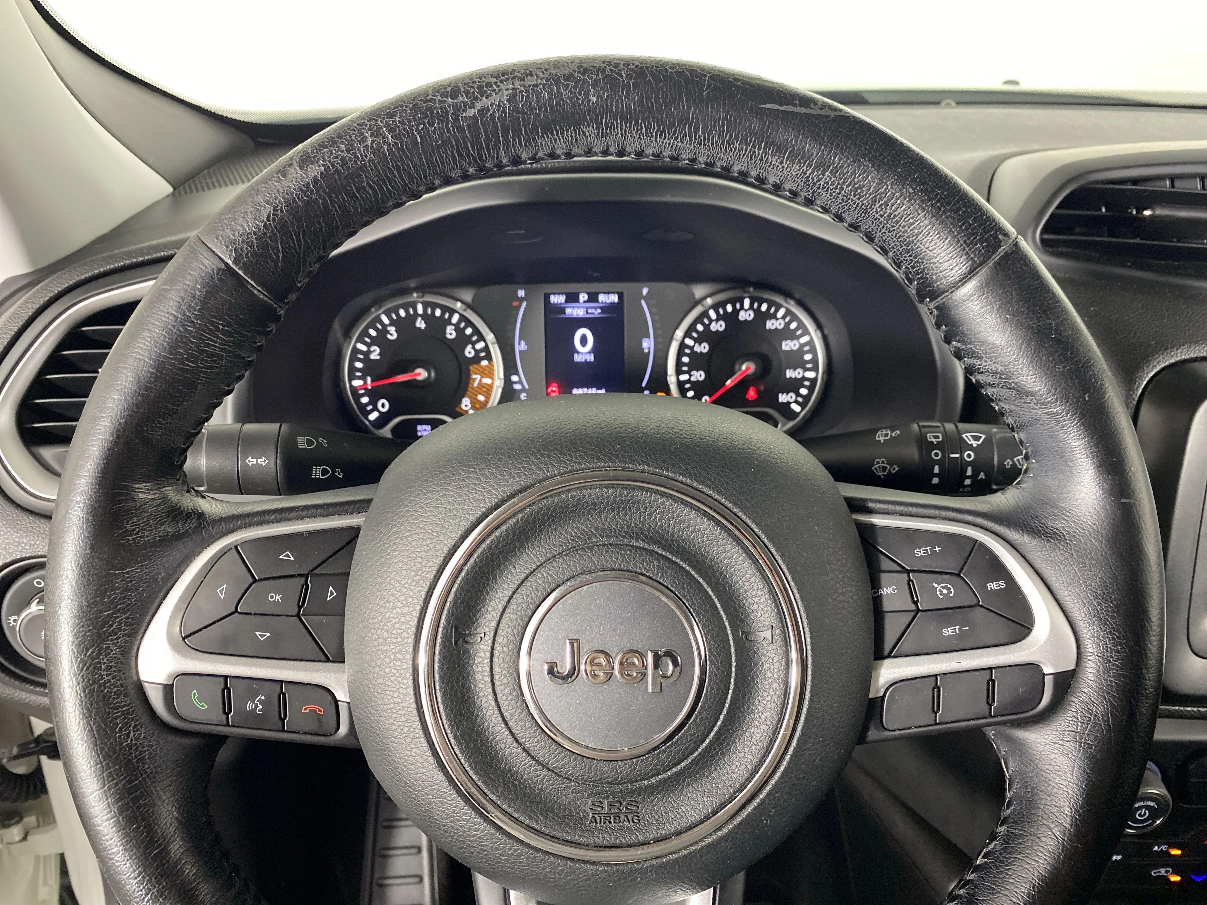 Used 2020 Alpine White Clearcoat Jeep Latitude image 21