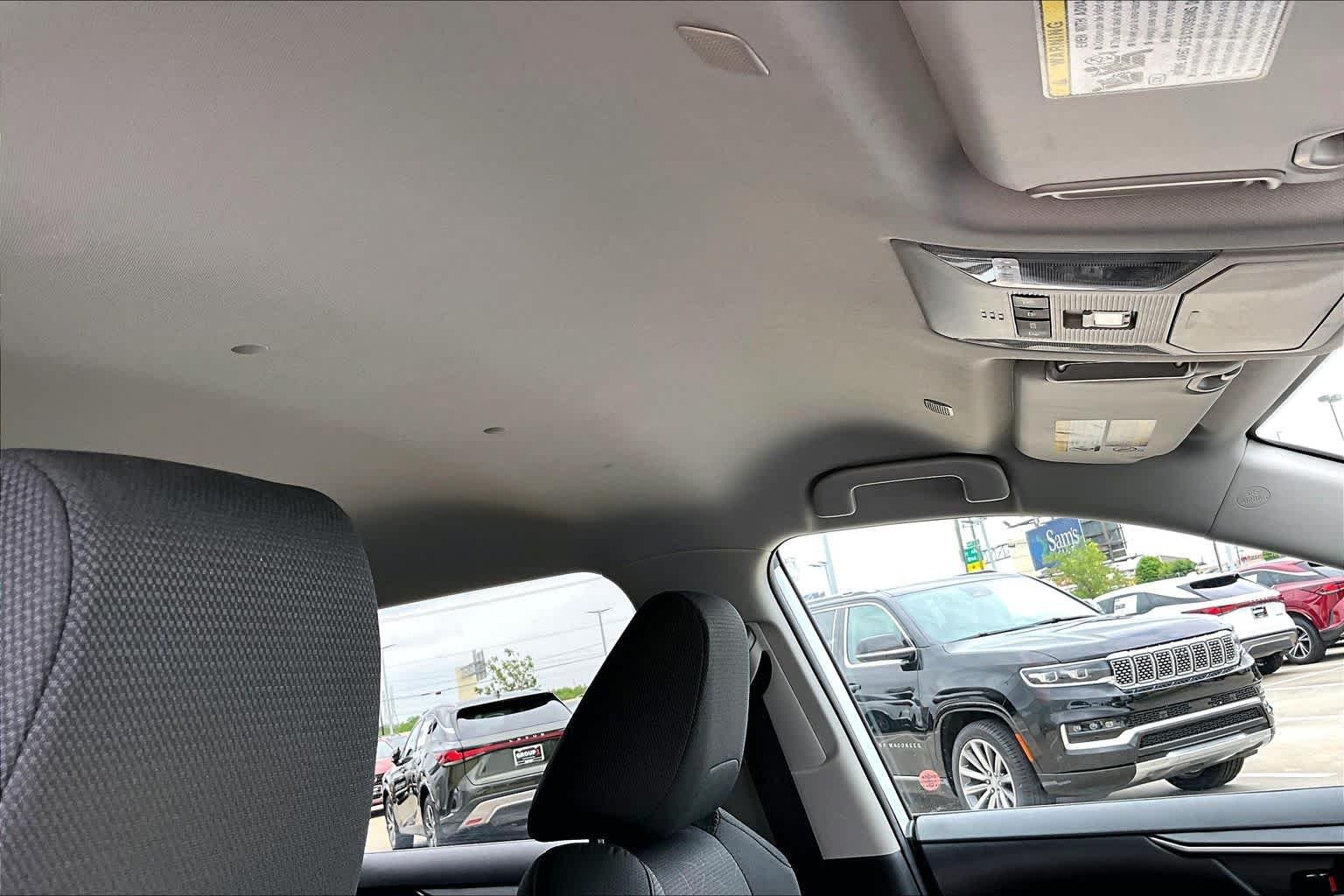 Used 2025 Ice Cap Toyota XLE image 14