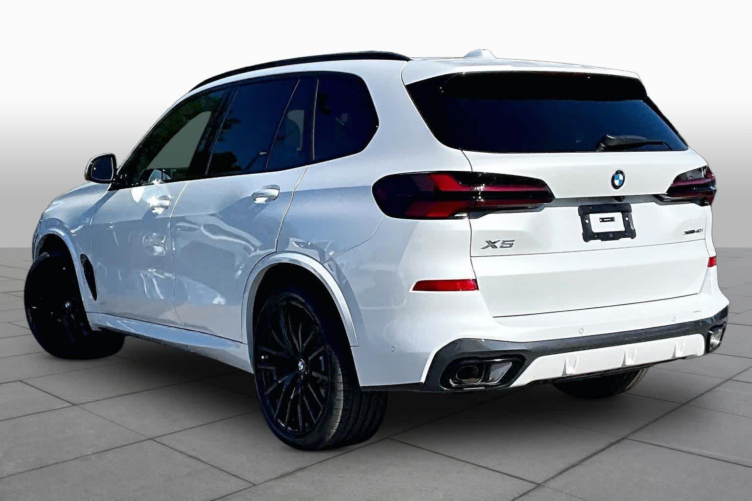 New 2026 Mineral White Metallic BMW xDrive40i image 12