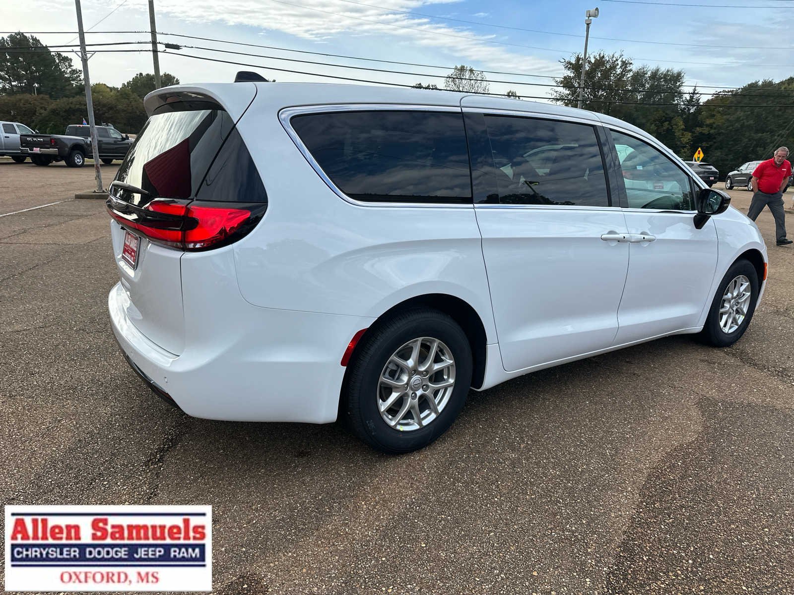 2026 Chrysler Pacifica Select - Photo 3