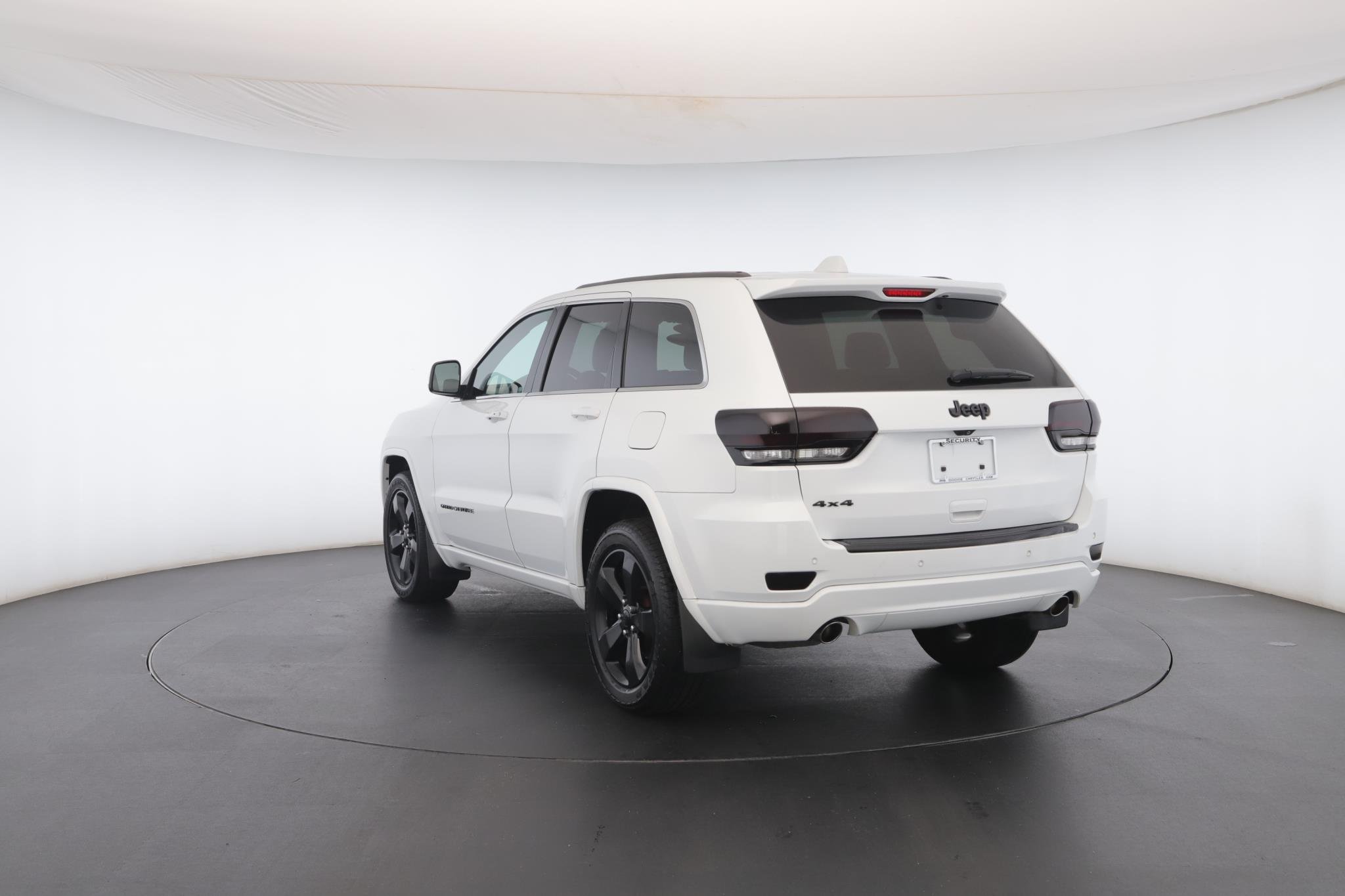 Used 2015 Bright White Clearcoat Jeep Altitude image 24