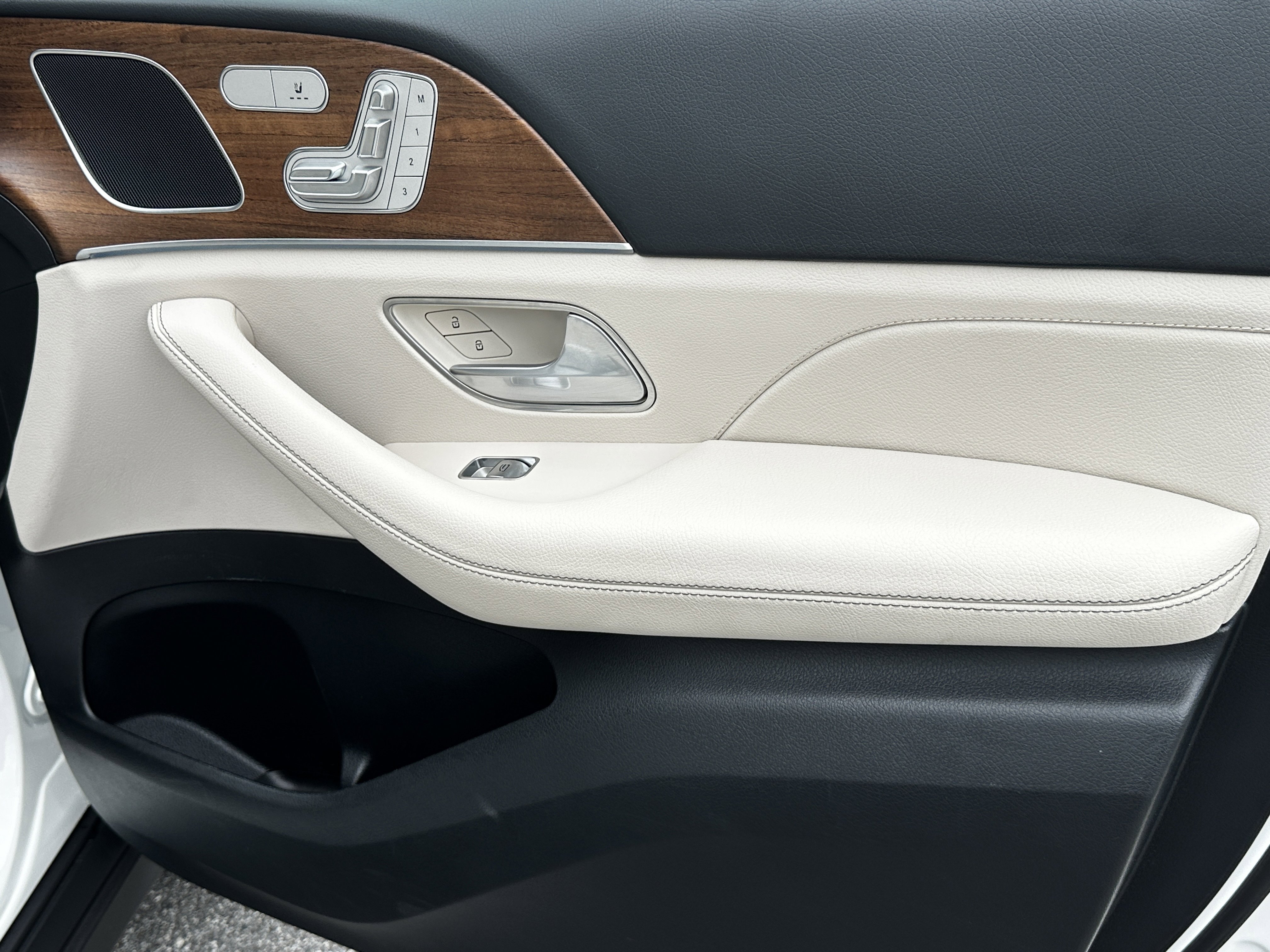 Certified Used 2025 White Mercedes-Benz GLE 350 image 16