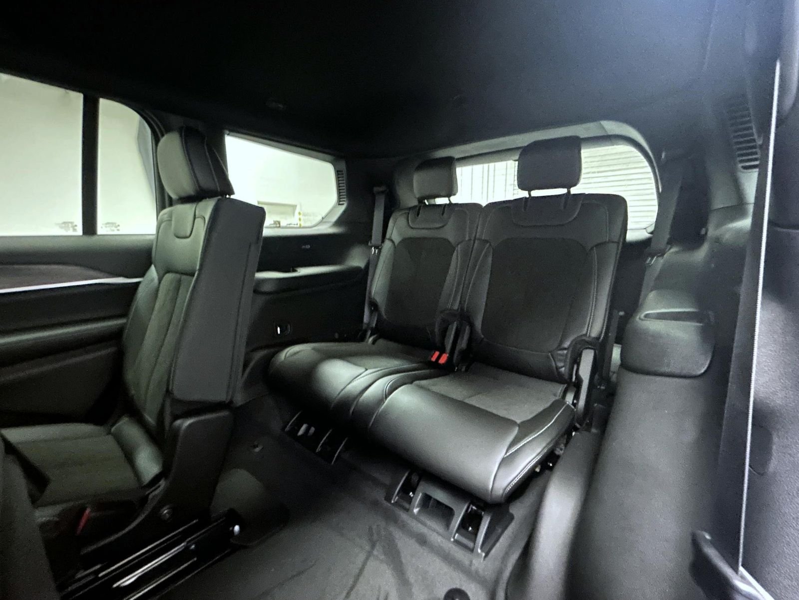 New 2026 Bright White Clear-Coat Exterior Paint Jeep Altitude image 19