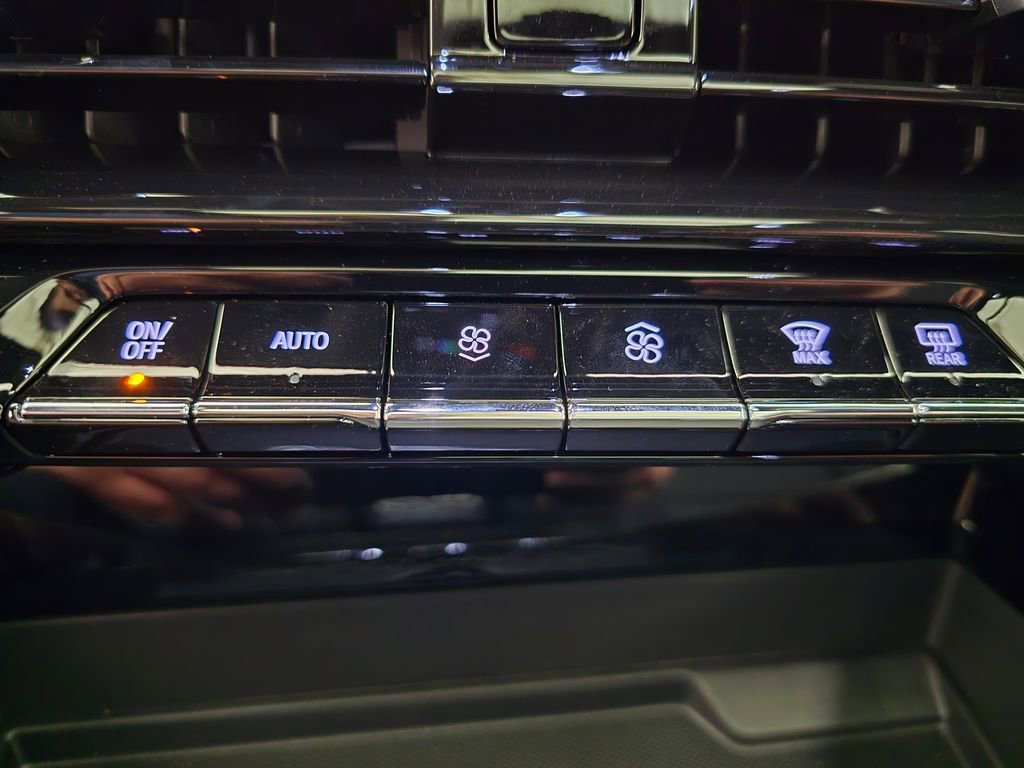 2025 Chevrolet Suburban Z71 - Photo 24