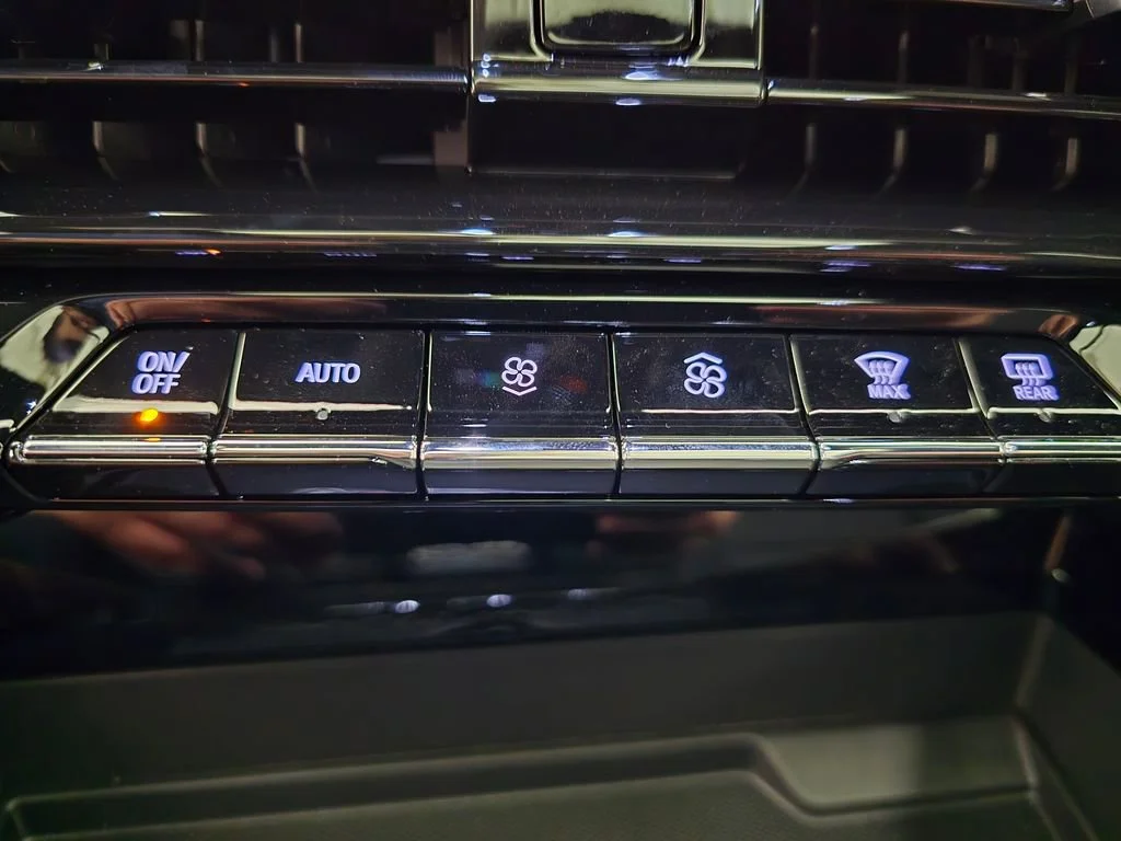 2025 Chevrolet Suburban Z71 - Photo 24