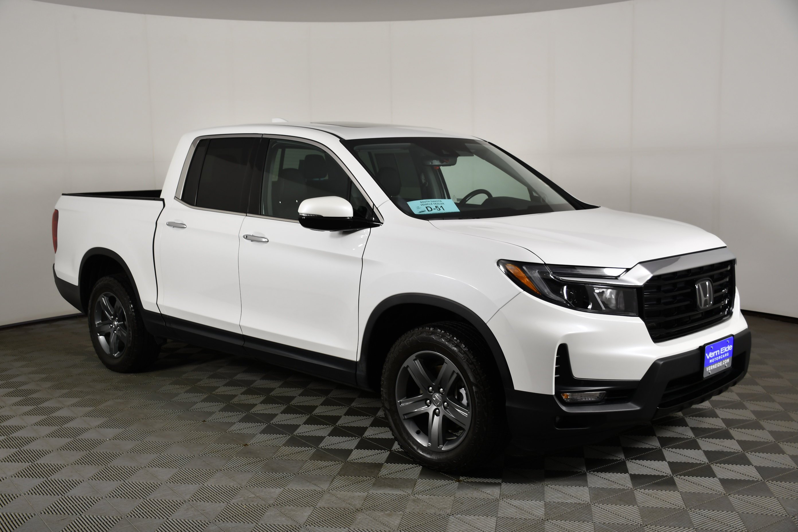 Certified Used 2023 Platinum White Pearl Honda AWD RTL-E image 4