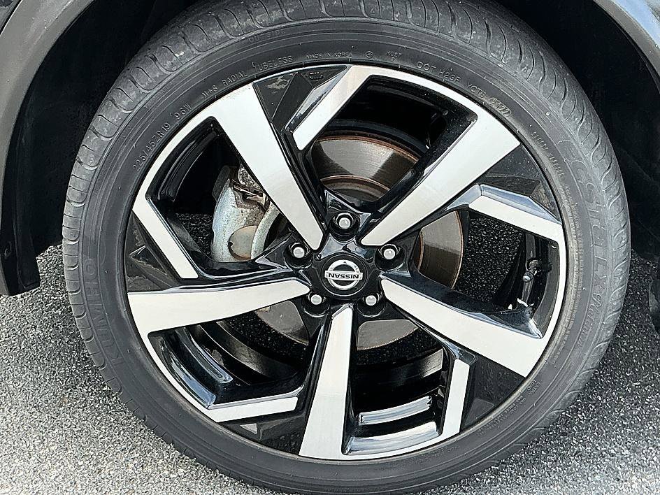 Used 2021 Magnetic Black Pearl Nissan SL image 6