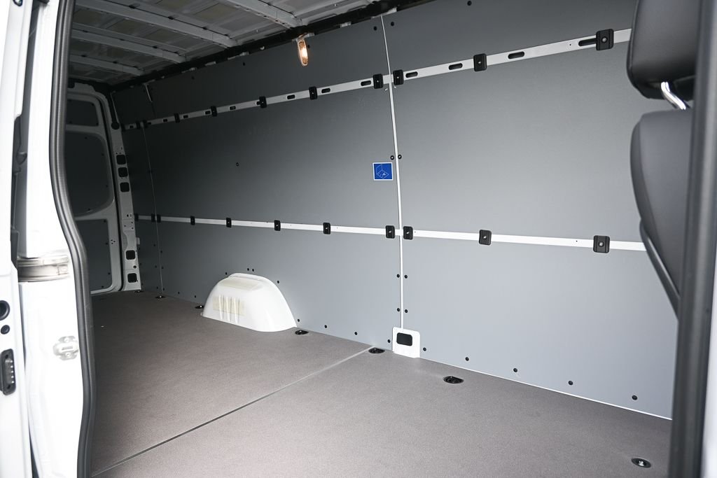 New 2026 Arctic+White Mercedes-Benz Cargo 170 WB image 19